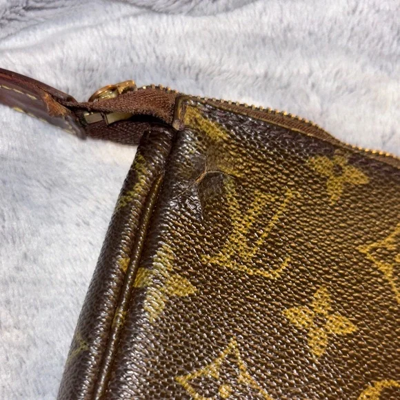 Louis Vuitton Monogram Pouchette Accessories - Picture 10 of 14
